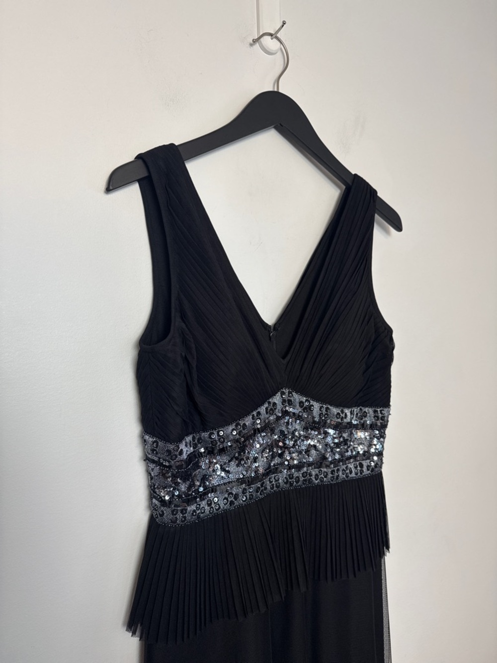 JS COLLECTION - Black Sequin/jewel Embellished V-neck Gown. Pleated peplum. 12 - Picture 9 of 9